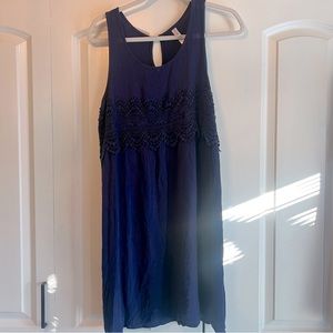 Women’s sleeveless crinkle knit dress with lace detail